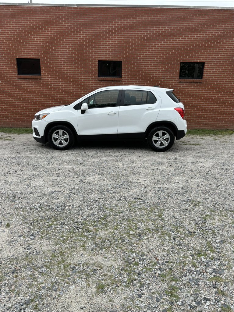 2020 Chevrolet Trax LS's photo
