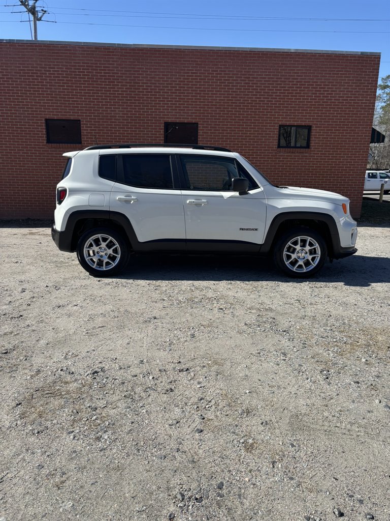 2022 Jeep Renegade Latitude's photo