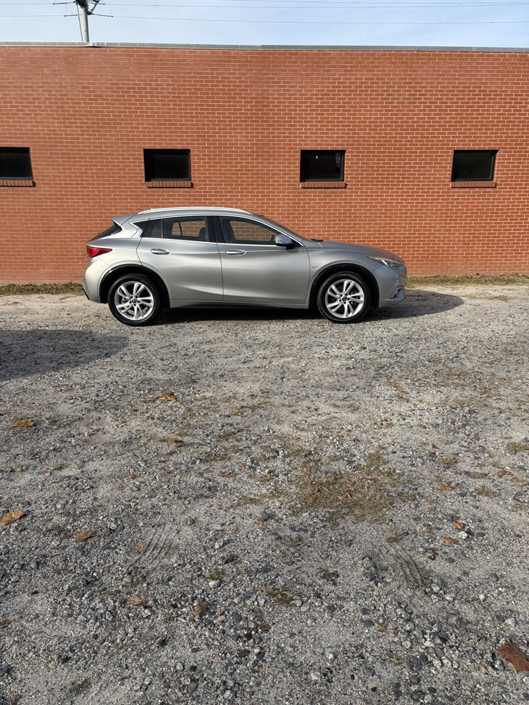 2018 INFINITI QX30 Premium's photo