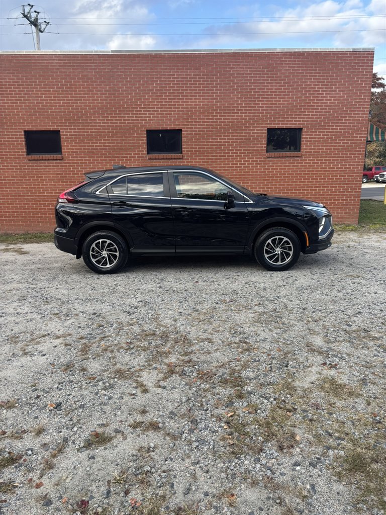 2022 Mitsubishi Eclipse Cross ES's photo