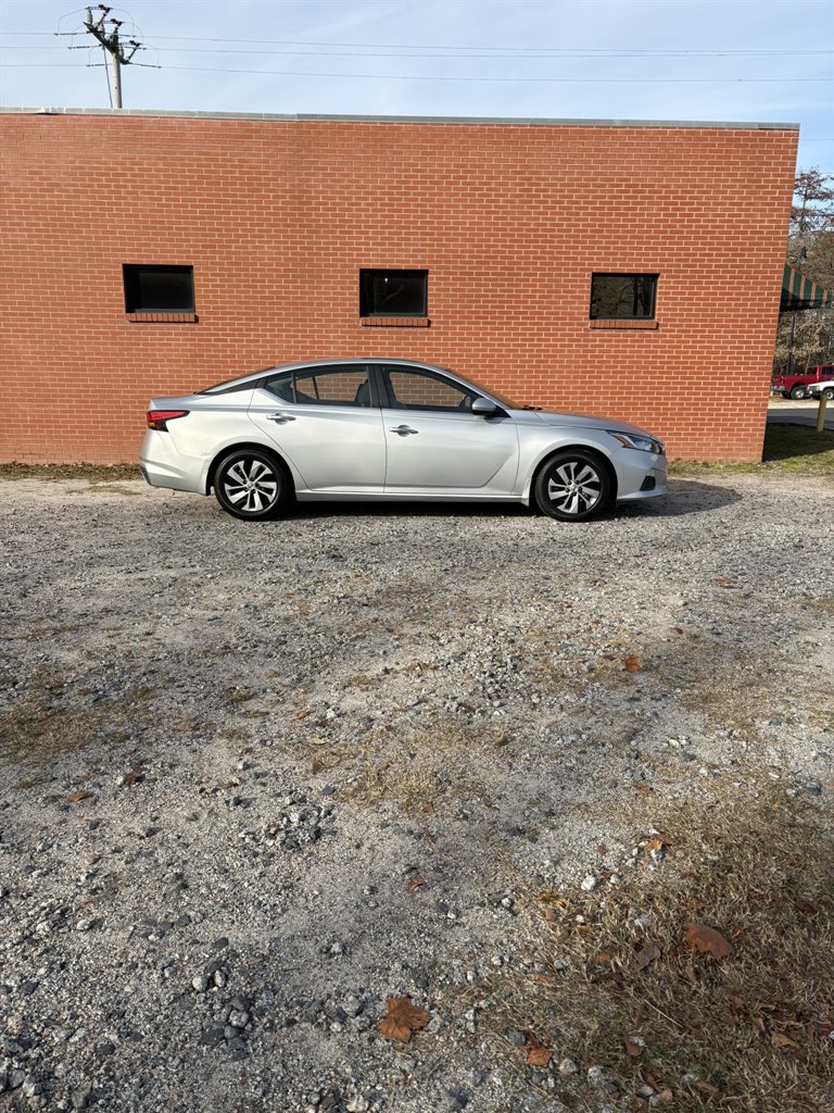 2021 Nissan Altima S's photo