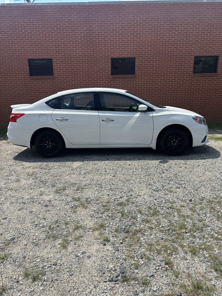 2016 Nissan Sentra S's photo